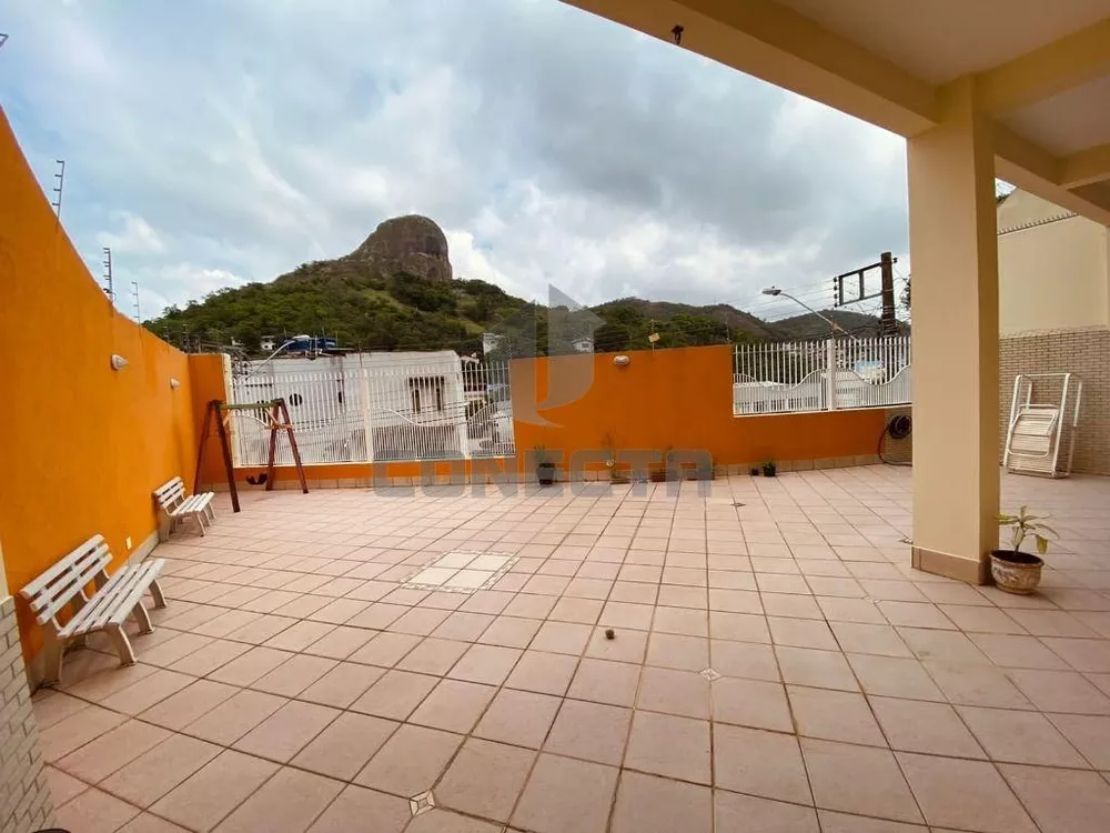 Casa à venda com 4 quartos, 450m² - Foto 2