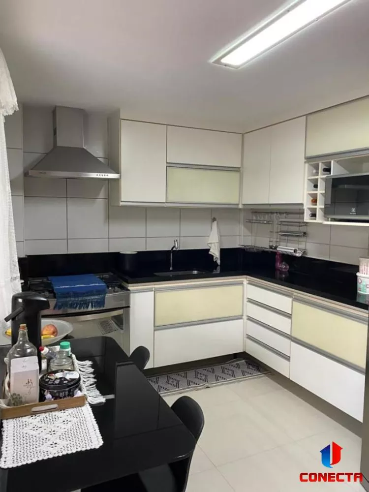 Casa à venda com 4 quartos, 200m² - Foto 4