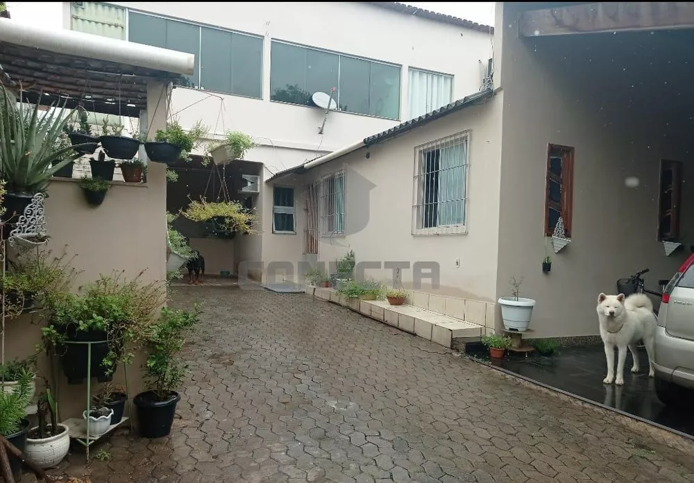 Casa à venda com 3 quartos, 218m² - Foto 2