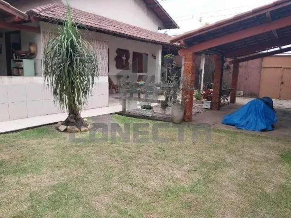 Casa à venda com 2 quartos, 900m² - Foto 1