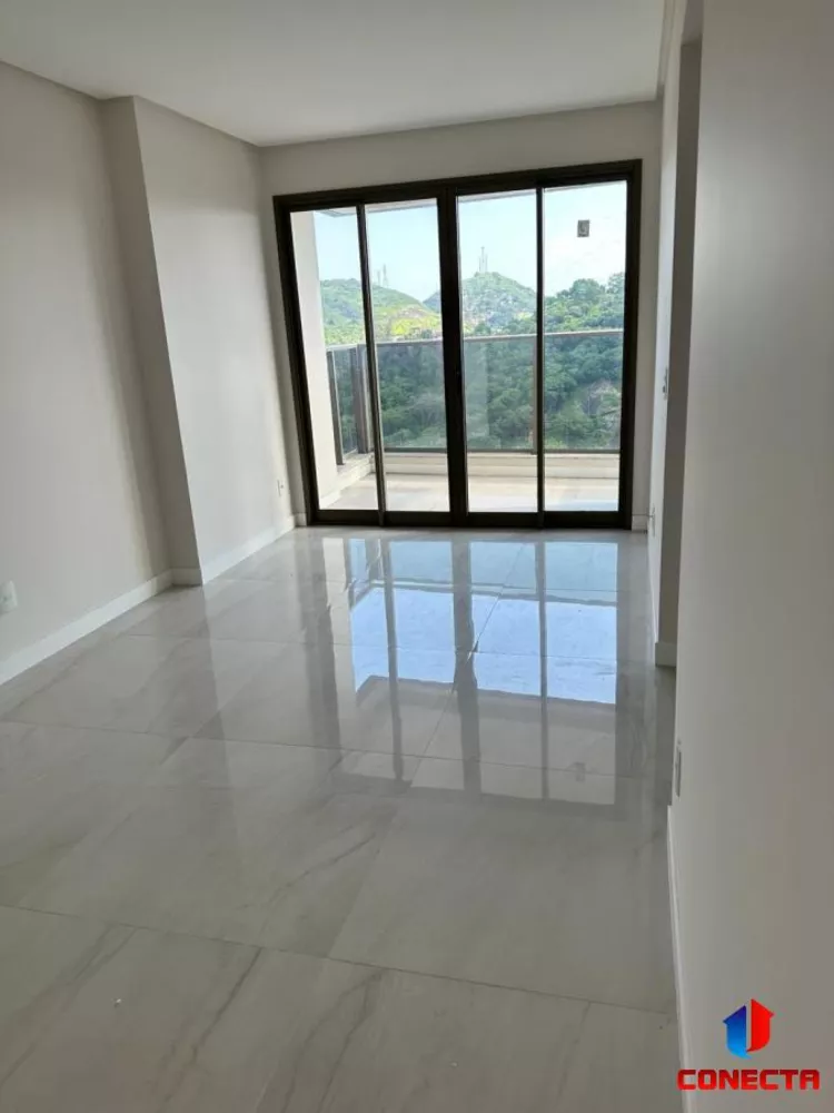 Apartamento à venda com 2 quartos, 70m² - Foto 1