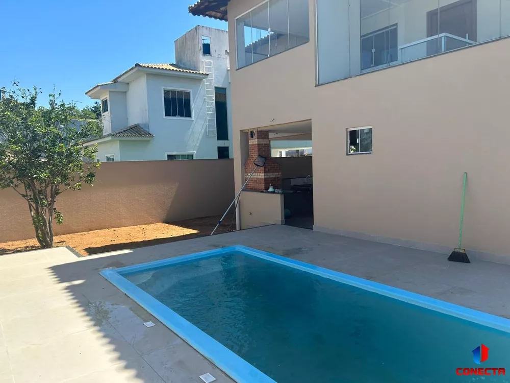 Casa à venda com 3 quartos, 360m² - Foto 1