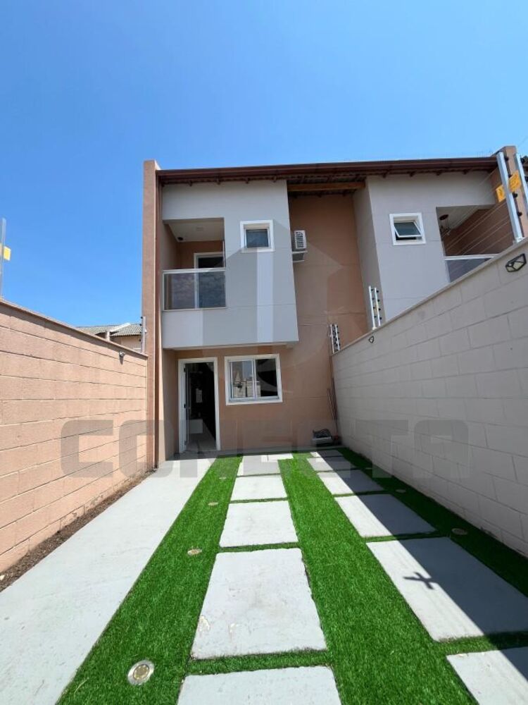 Casa à venda com 2 quartos, 74m² - Foto 1