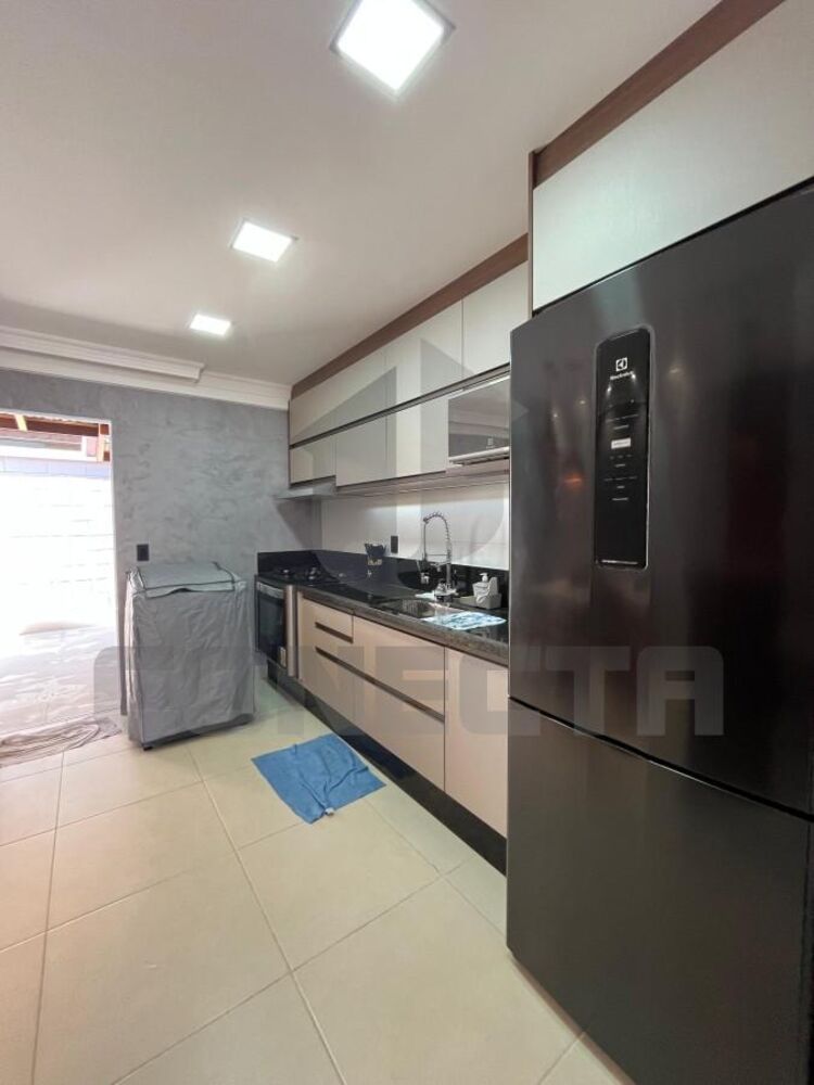 Casa à venda com 2 quartos, 74m² - Foto 5