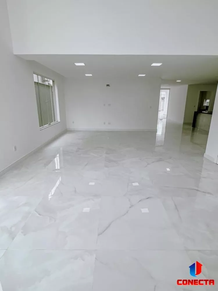 Casa à venda com 4 quartos, 380m² - Foto 4