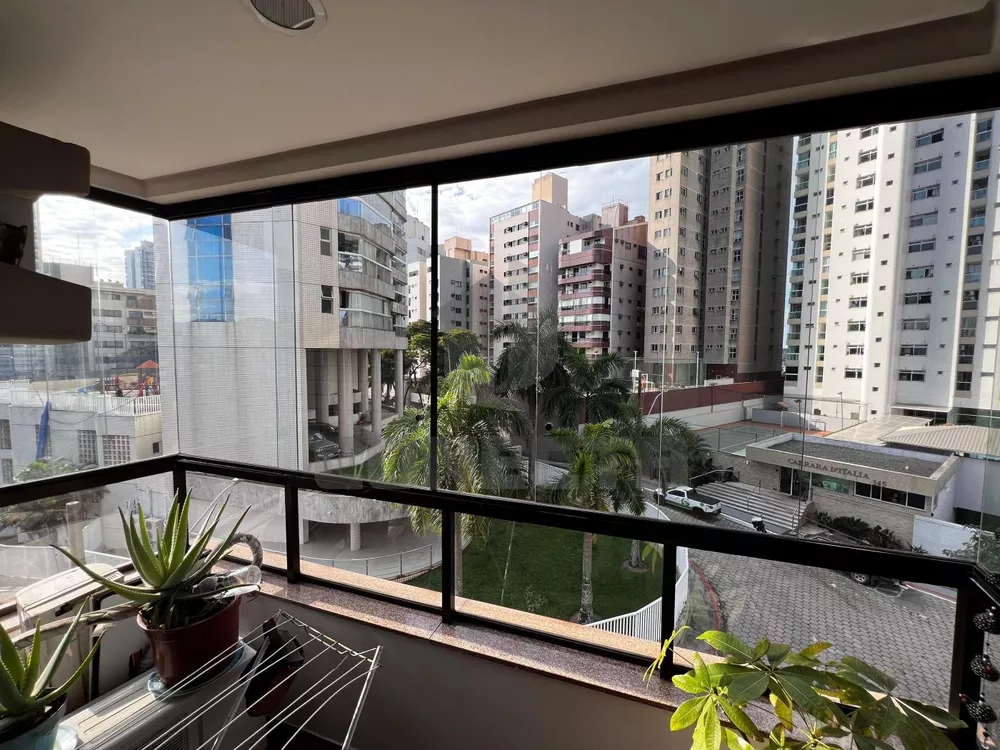 Apartamento à venda com 3 quartos, 159m² - Foto 4