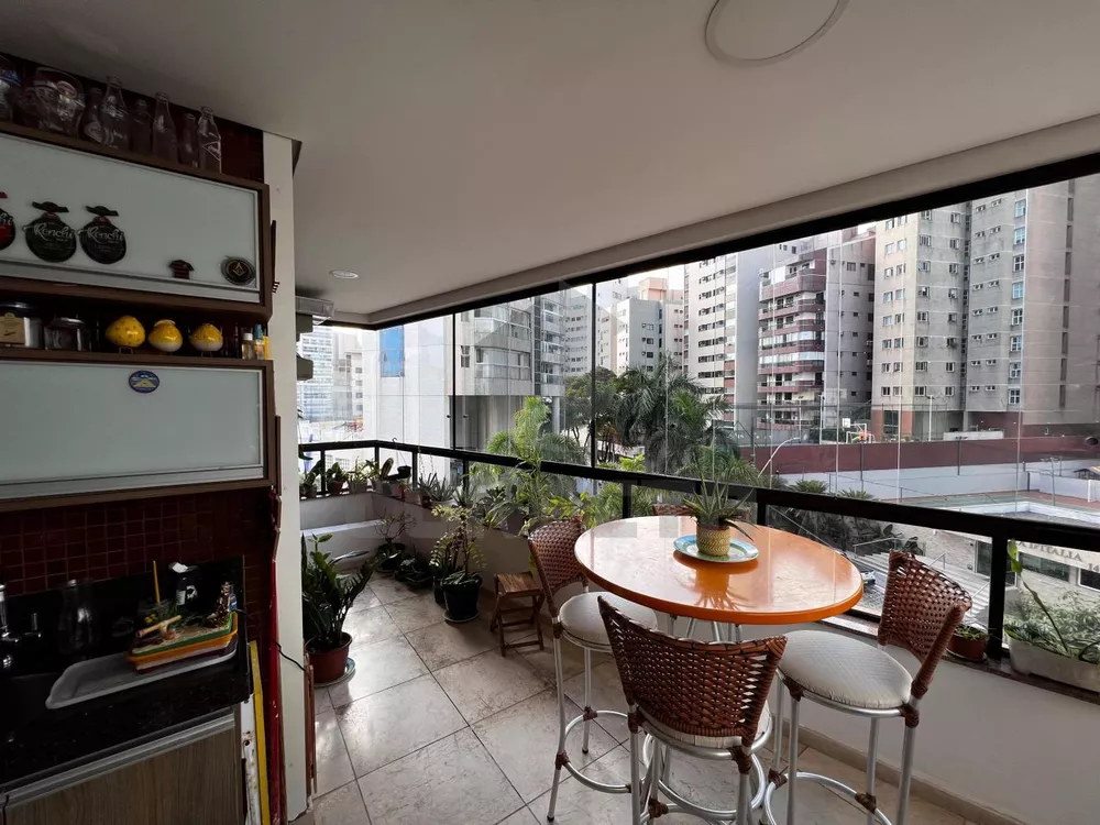 Apartamento à venda com 3 quartos, 159m² - Foto 2