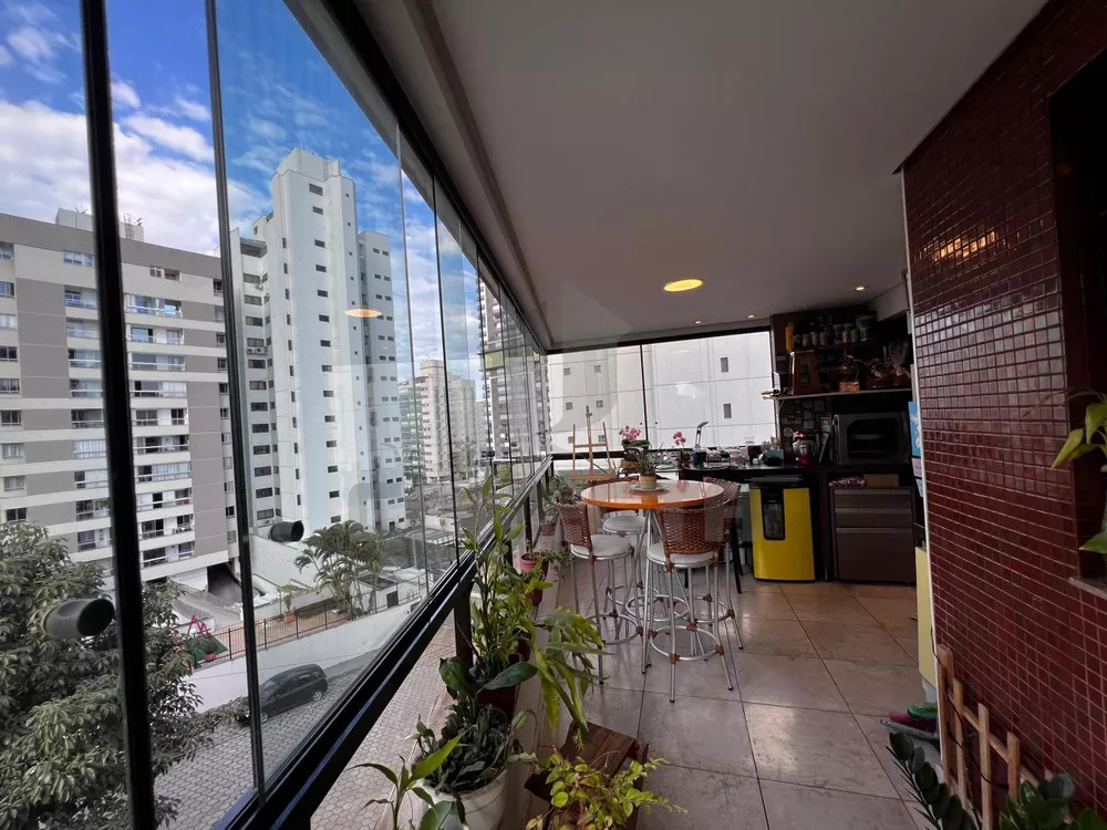 Apartamento à venda com 3 quartos, 159m² - Foto 1