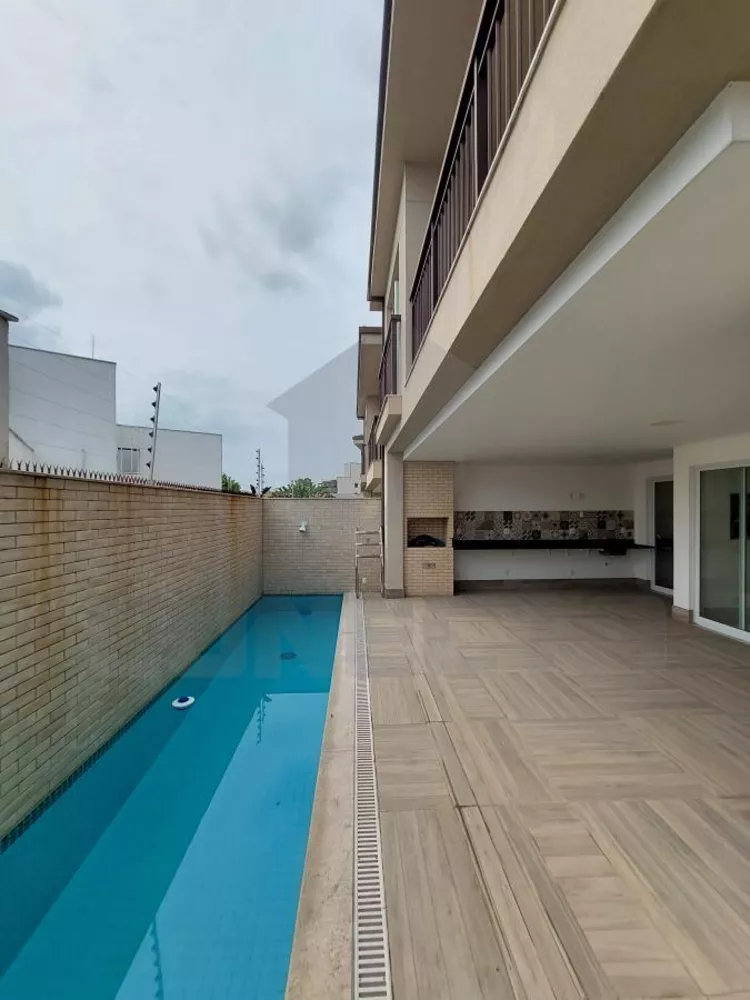 Casa à venda com 4 quartos, 314m² - Foto 3