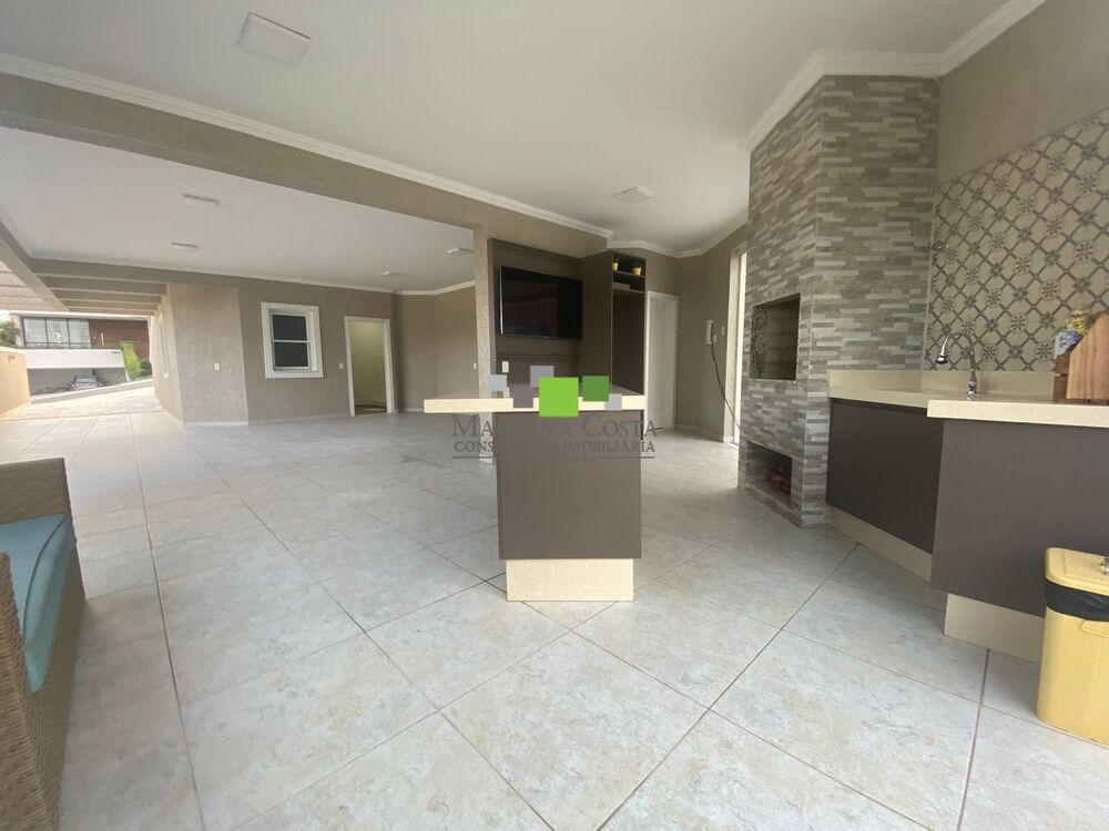 Casa à venda com 3 quartos, 330m² - Foto 2