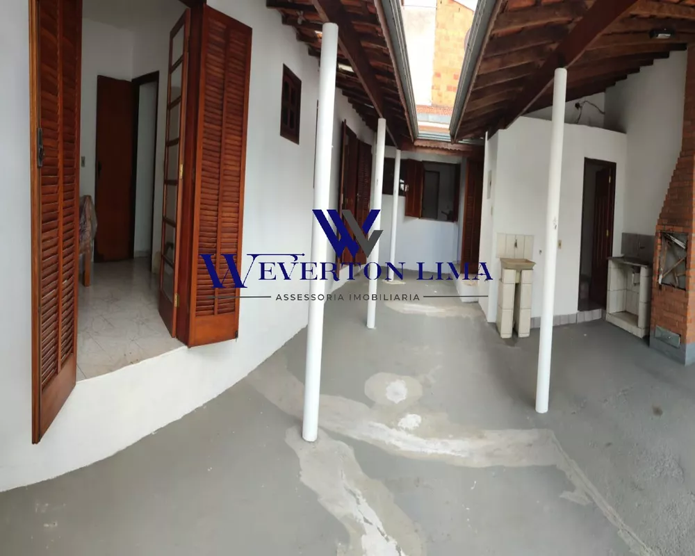 Casa à venda com 3 quartos, 179m² - Foto 1