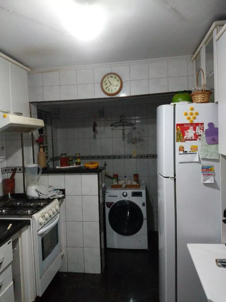 Apartamento à venda com 3 quartos, 70m² - Foto 2