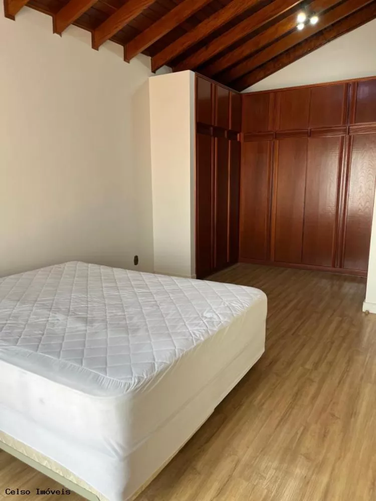 Casa à venda com 3 quartos, 257m² - Foto 4