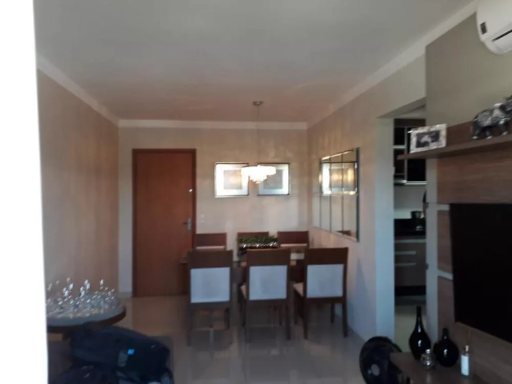 Apartamento à venda com 2 quartos, 70m² - Foto 2