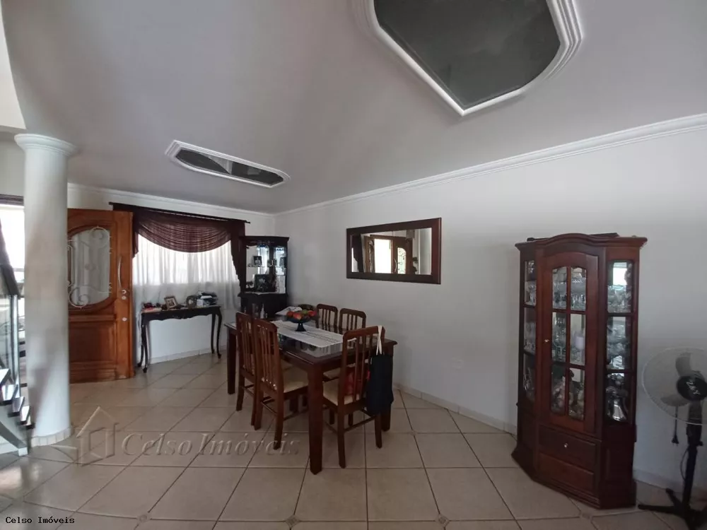 Sobrado à venda com 4 quartos, 269m² - Foto 2