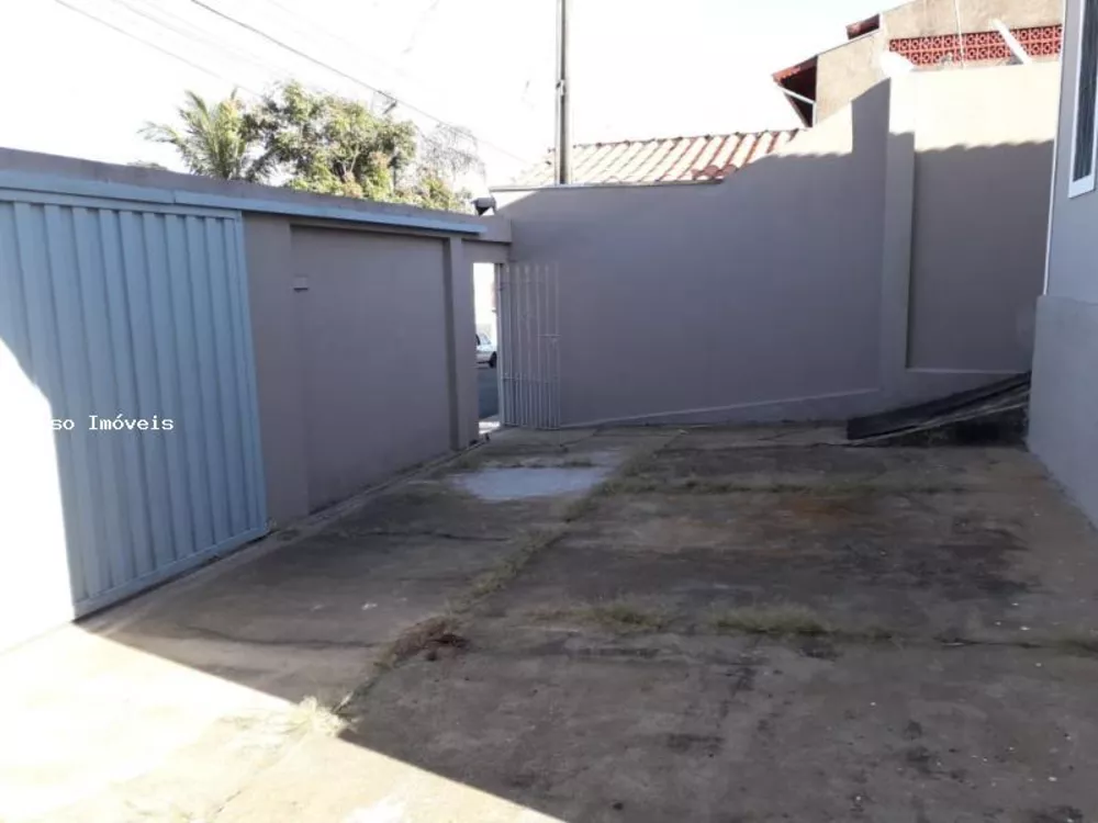 Casa à venda com 3 quartos, 250m² - Foto 2