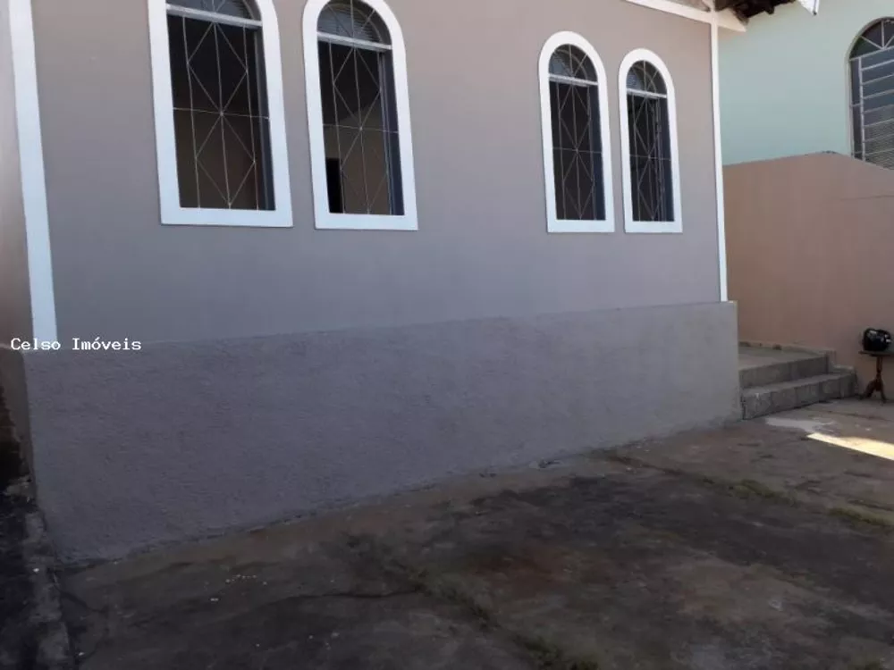 Casa à venda com 3 quartos, 250m² - Foto 1