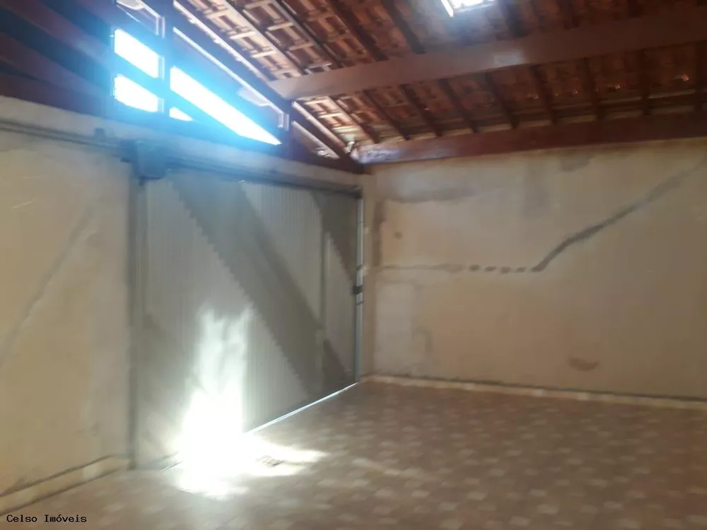 Casa à venda com 3 quartos, 250m² - Foto 2