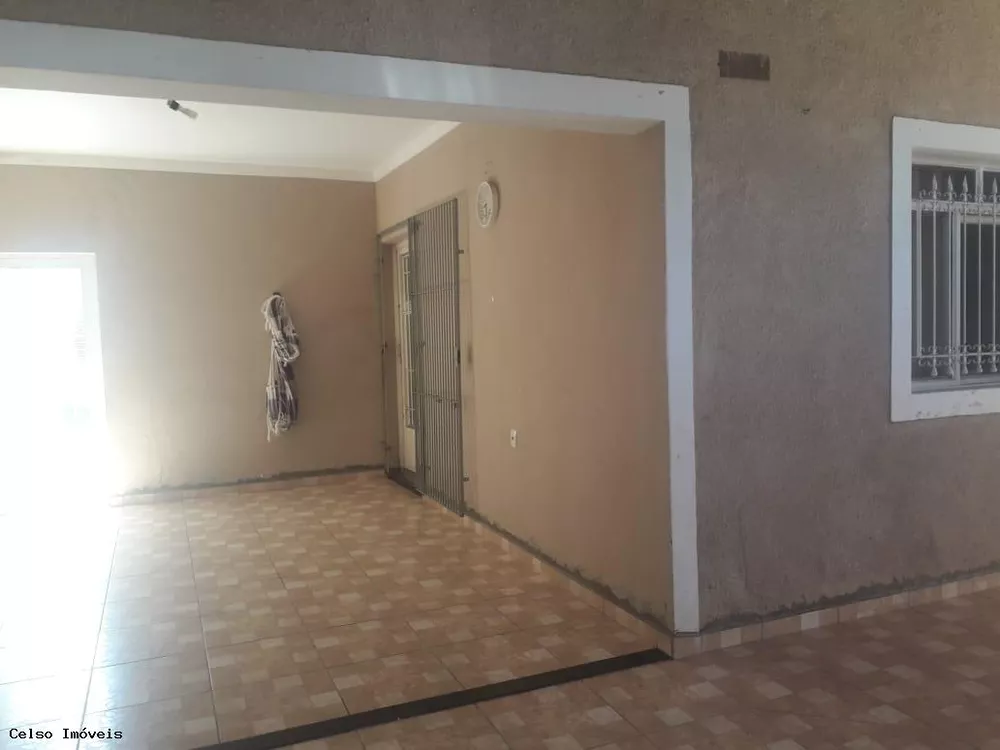 Casa à venda com 3 quartos, 250m² - Foto 3