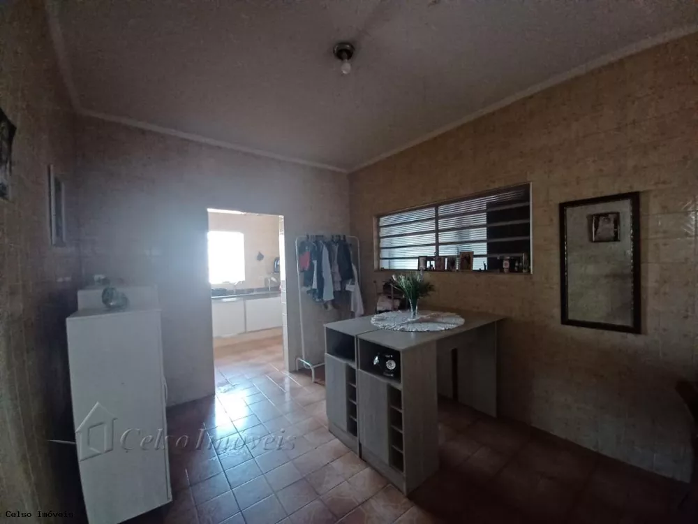 Casa à venda com 2 quartos, 275m² - Foto 1