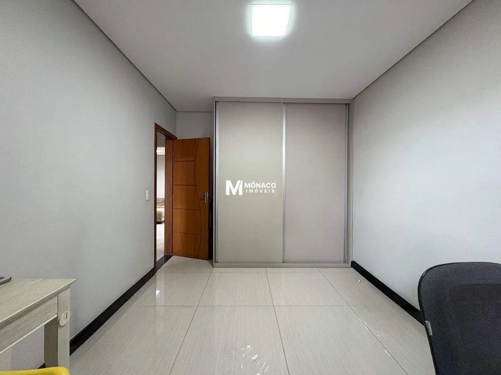 Casa, 5 quartos, 223 m² - Foto 1