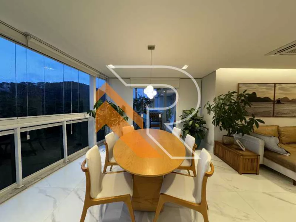 Cobertura, 3 quartos, 211 m² - Foto 1