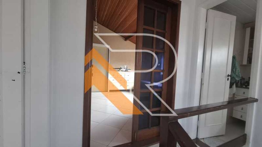 Casa, 6 quartos, 235 m² - Foto 1