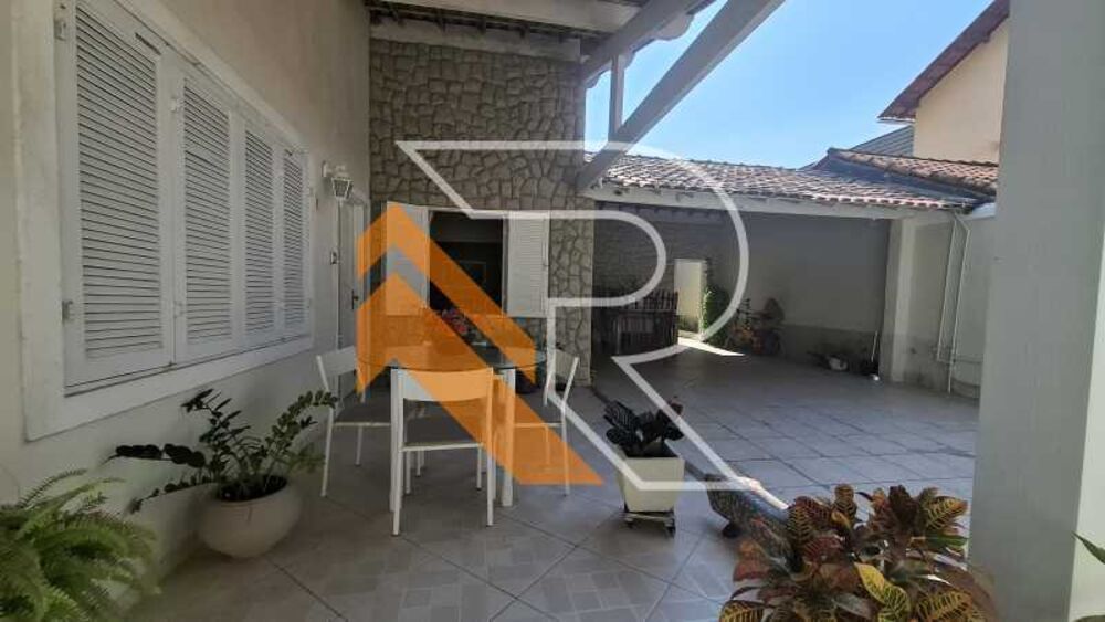 Casa, 6 quartos, 235 m² - Foto 2