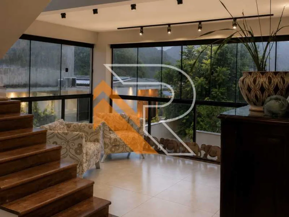 Casa, 3 quartos, 270 m² - Foto 1