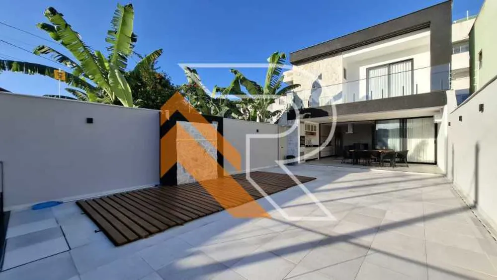 Casa, 4 quartos, 203 m² - Foto 1