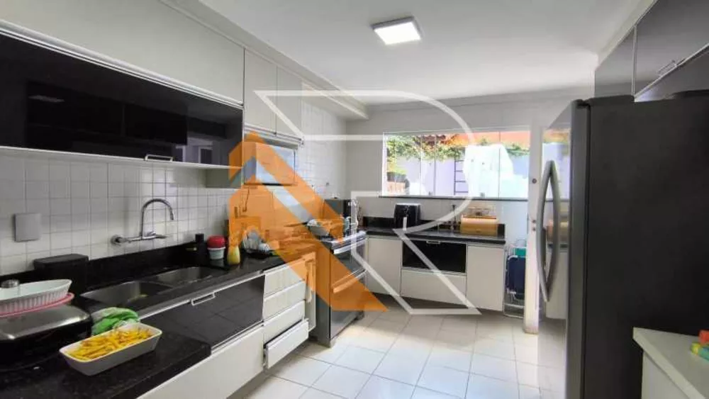 Casa, 4 quartos, 241 m² - Foto 4