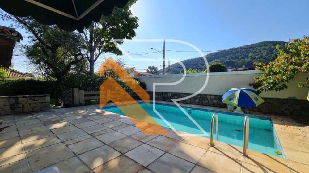 Casa à venda com 4 quartos, 251m² - Foto 2