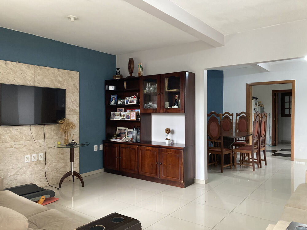 Casa, 4 quartos, 195 m² - Foto 1