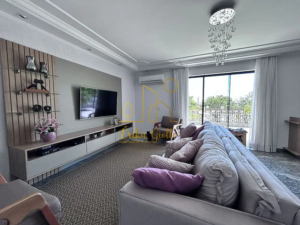 Casa, 3 quartos, 215 m² - Foto 1