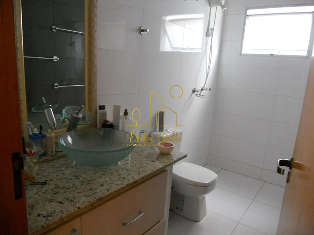 Casa, 5 quartos, 241 m² - Foto 1