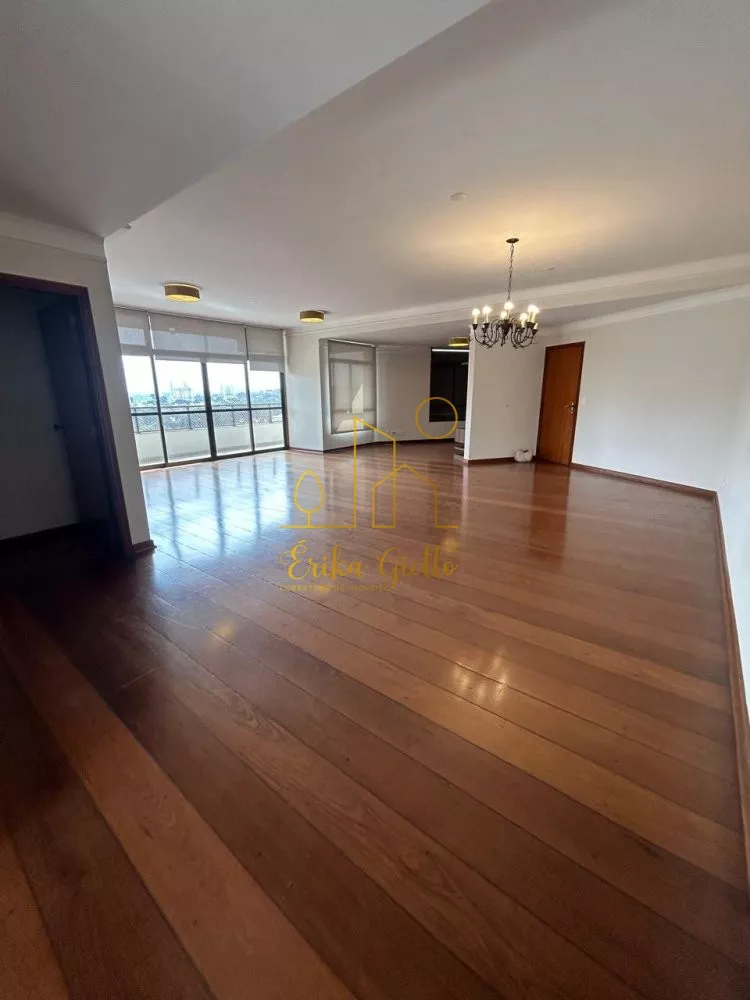 Apartamento à venda com 3 quartos, 235m² - Foto 1