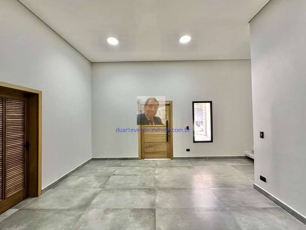Casa à venda com 3 quartos, 321m² - Foto 2