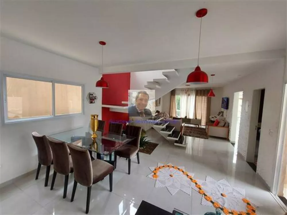 Casa à venda com 3 quartos, 212m² - Foto 4