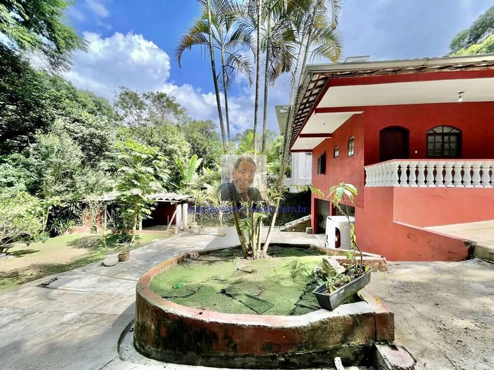 Casa à venda e aluguel com 3 quartos, 230m² - Foto 1