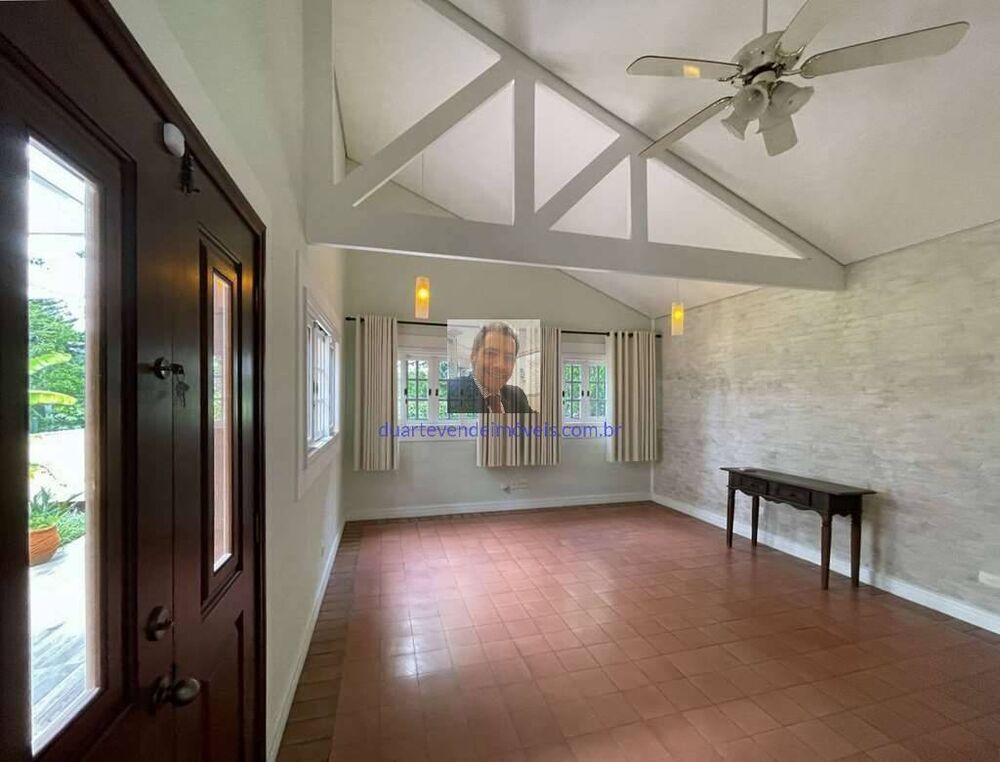 Casa à venda com 4 quartos, 800m² - Foto 1