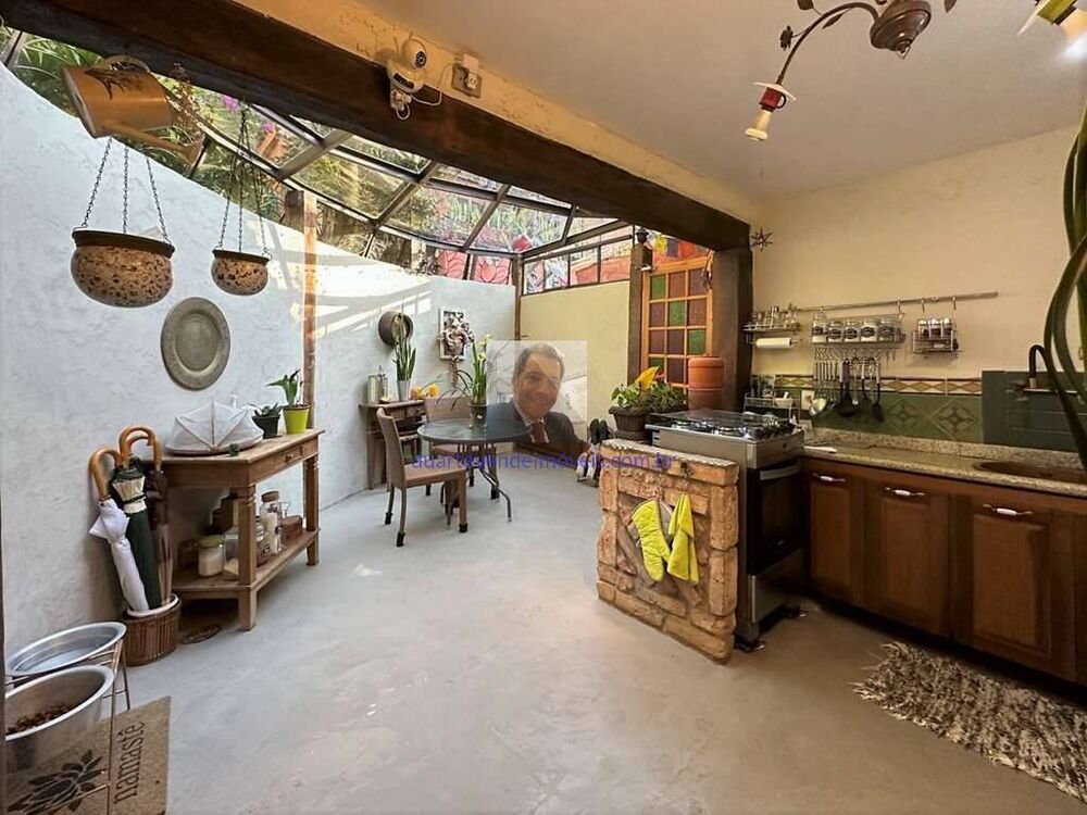 Casa à venda com 5 quartos, 334m² - Foto 1