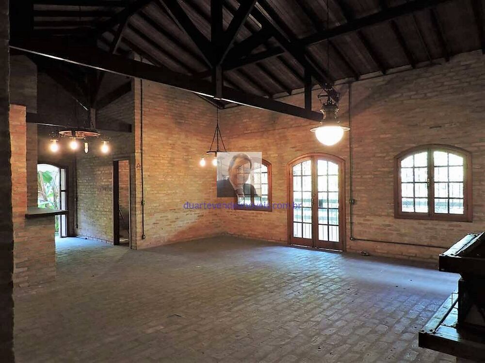 Casa à venda com 3 quartos, 385m² - Foto 2
