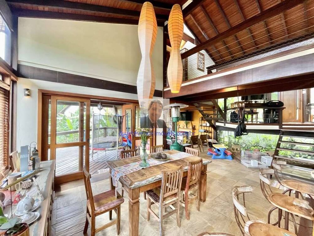 Casa de Condomínio à venda com 3 quartos, 282m² - Foto 1