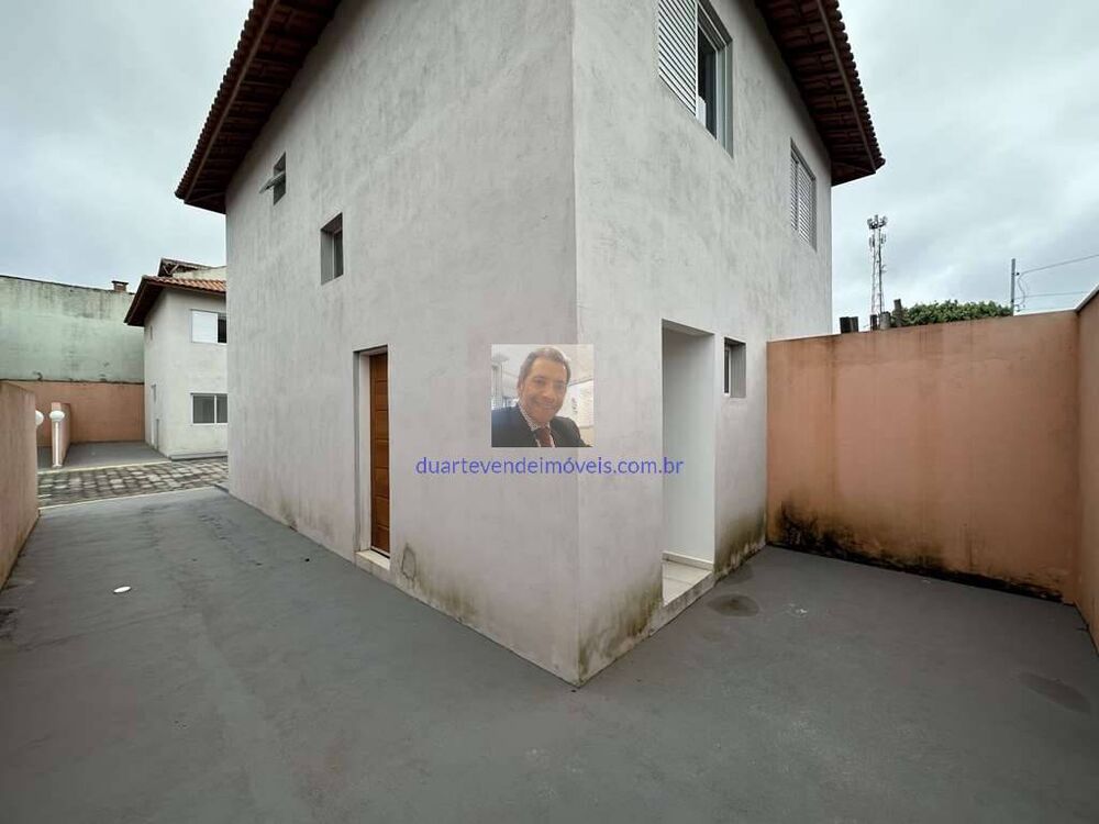 Casa à venda com 2 quartos, 65m² - Foto 1