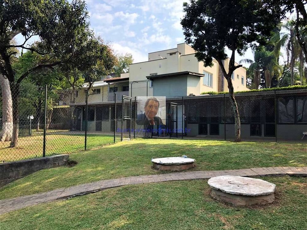 Casa à venda com 4 quartos, 800m² - Foto 2