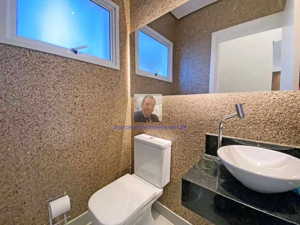 Casa à venda com 3 quartos, 277m² - Foto 1