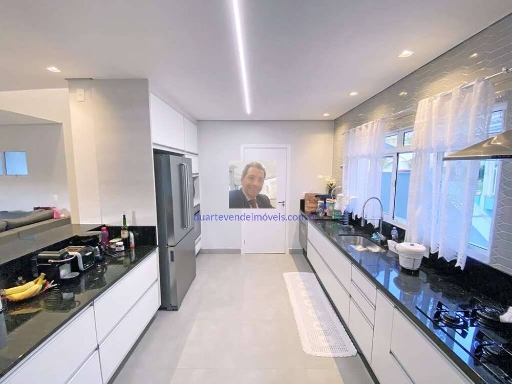 Casa à venda com 3 quartos, 277m² - Foto 2