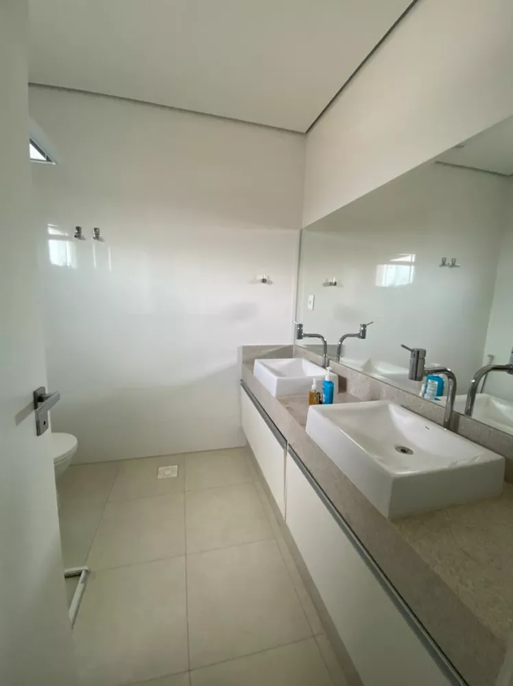 Casa de Condomínio para alugar com 3 quartos, 328m² - Foto 9