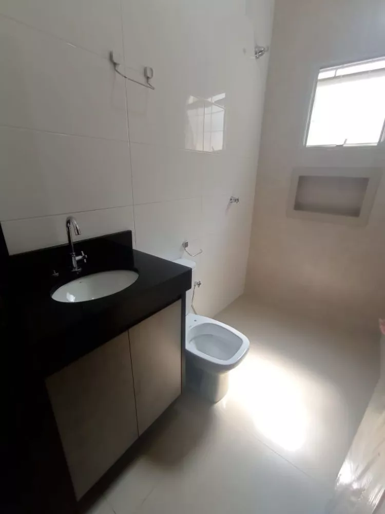 Casa à venda com 3 quartos, 110m² - Foto 1