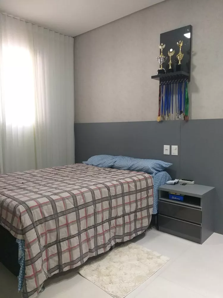 Apartamento à venda com 4 quartos, 182m² - Foto 2